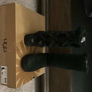 Ugg tall Bailey bow size 8